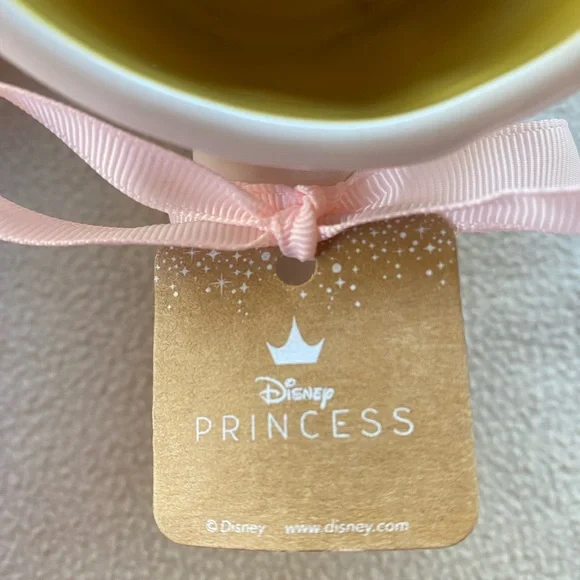 **SOLD***🚨Rae Dunn ❄️👸🏻”Beauty”Disney Mug, Double Sided Elsa,❄️👸🏻 - Picture 5 of 10